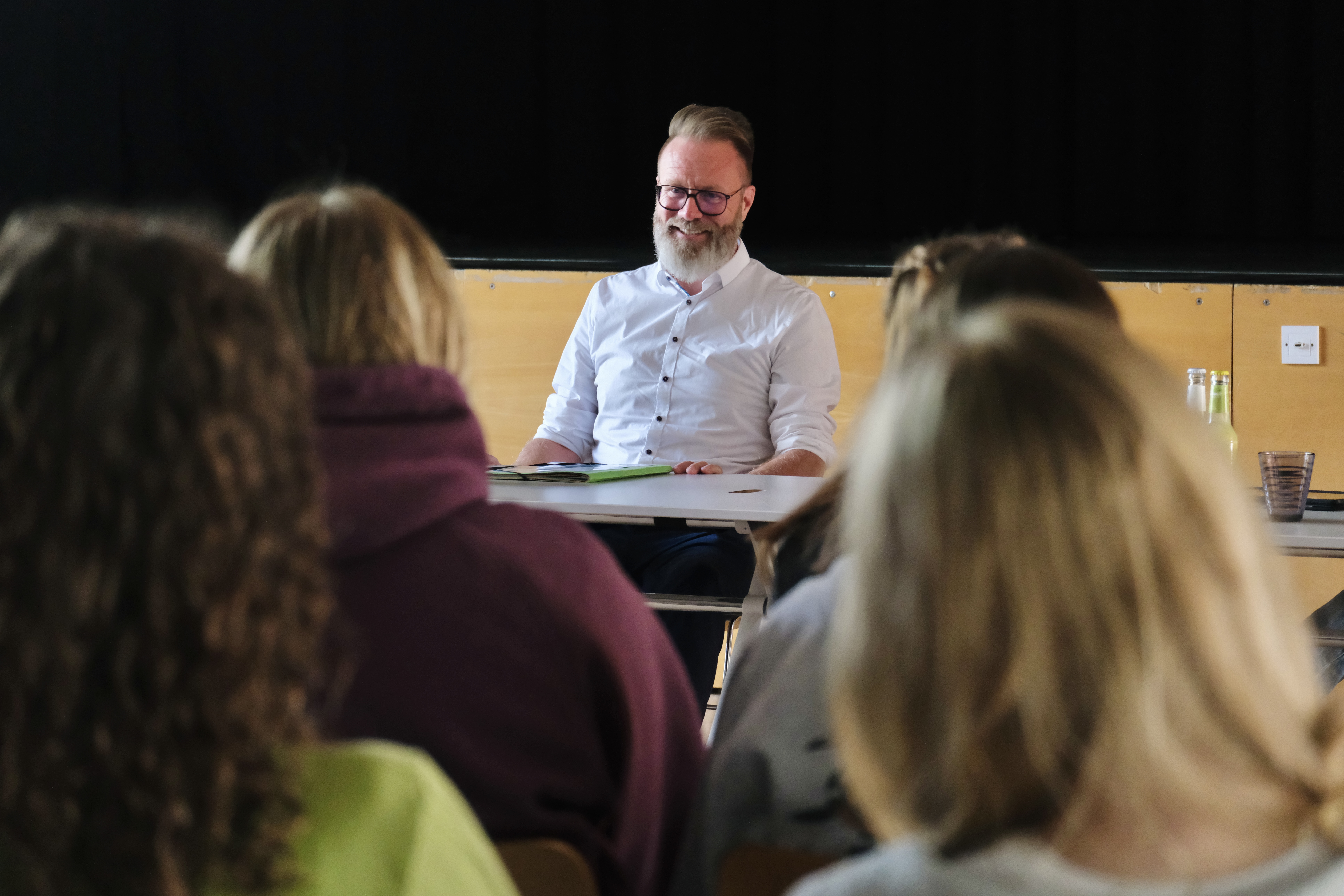 Claus Ruhe Madsen im Gespräch mit Jahrgang 10
